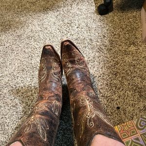 Women’s western boots, 10 M brown embroidery design